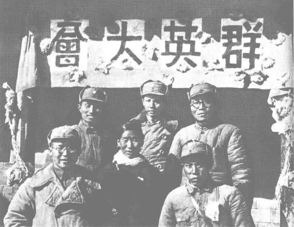 晋察冀边区党政军领导刘澜涛(前左一)、程子华(后左一)、朱良才(后中)、宋劭文(