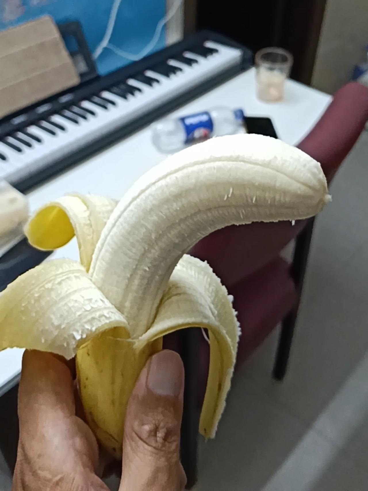 今天又去买了一点路边一块钱一斤的香蕉，距离上次四斤到手不到两斤还没多久，主要是这