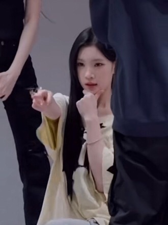 我对着这张脸真的要感叹无数次太太太俊了 ​​​