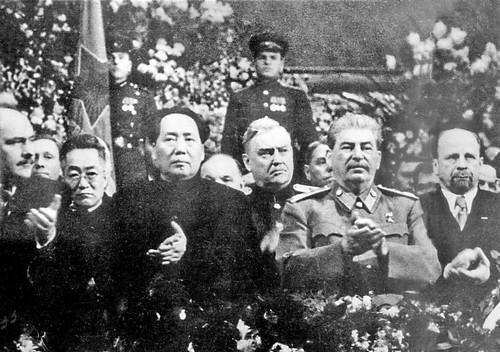 1948年百万雄狮过大江前夕，斯大林致电要求不要过长江，否则美国必定干涉，在遇到