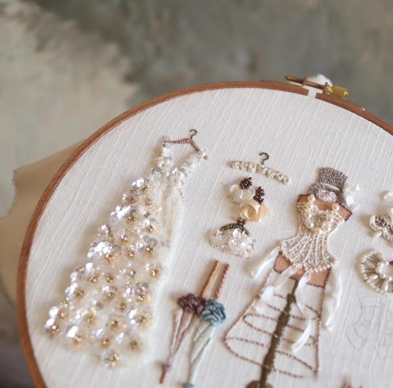 分享| 刺绣艺术家joystitch她巧妙运用米珠、亮片等不同材料让刺绣充满华丽