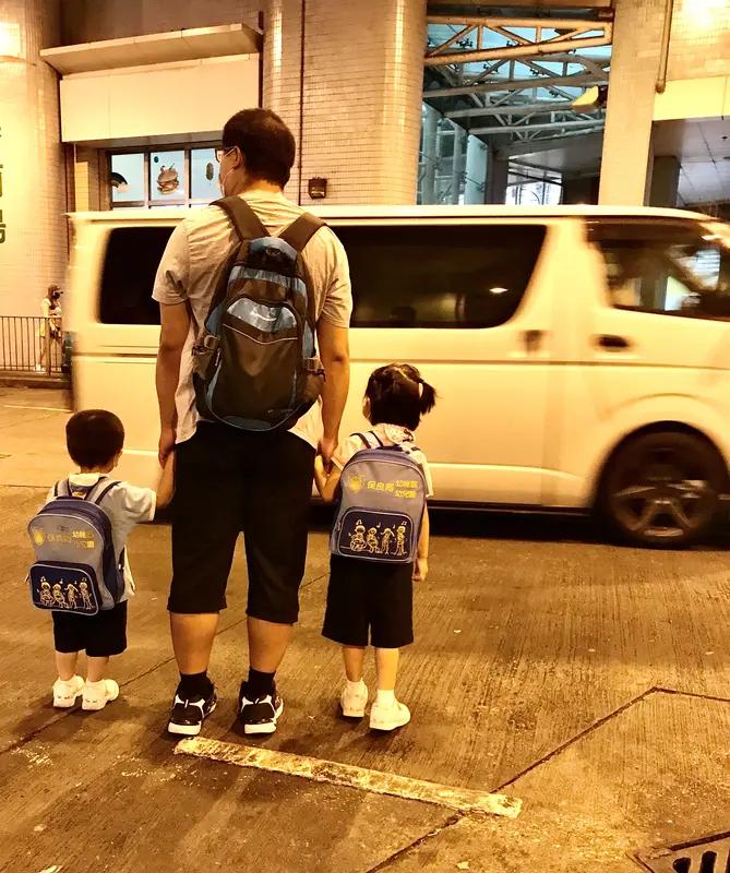 霍震霆分享的霍家育儿观，真的让人眼前一亮。去三水走访时，他无意间曝光了霍启刚和郭