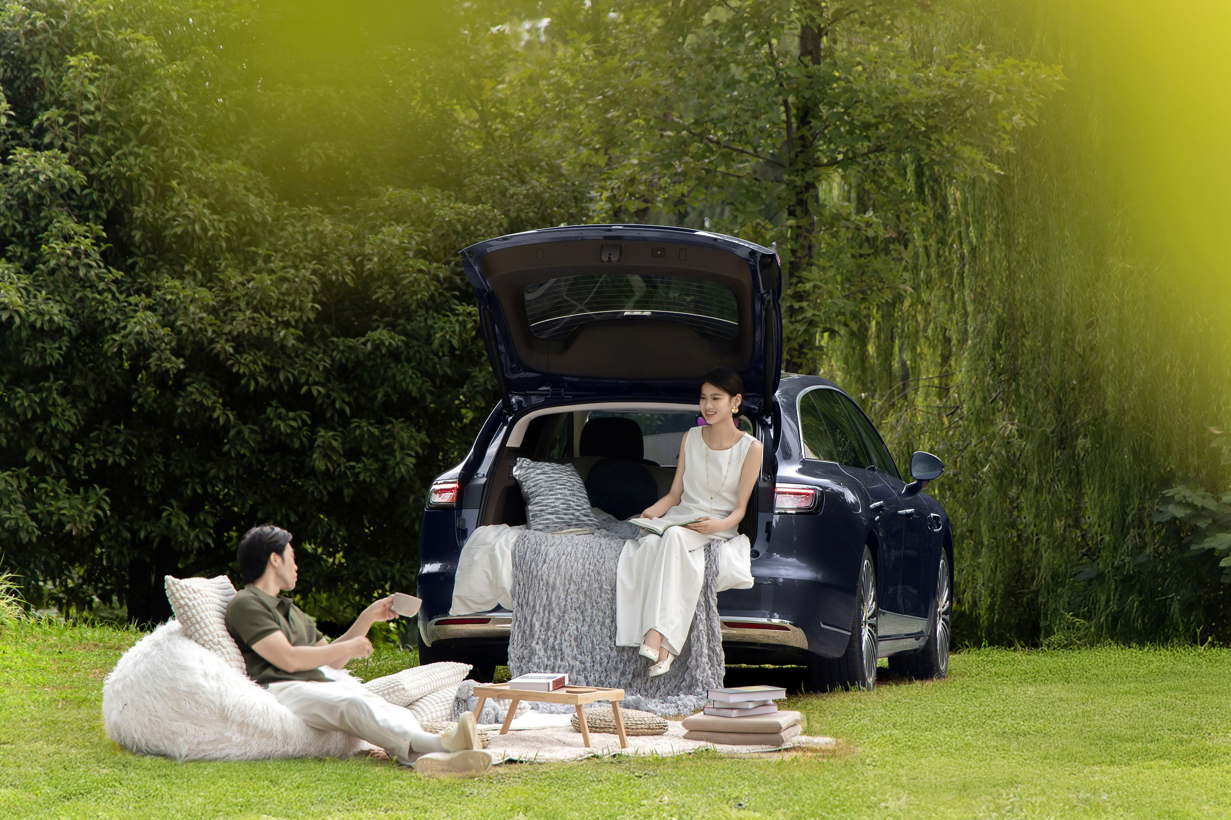 沈腾综艺同款“露营外挂”来了！享界S9T也太会了吧，跟《现在就出发》适配度直接拉