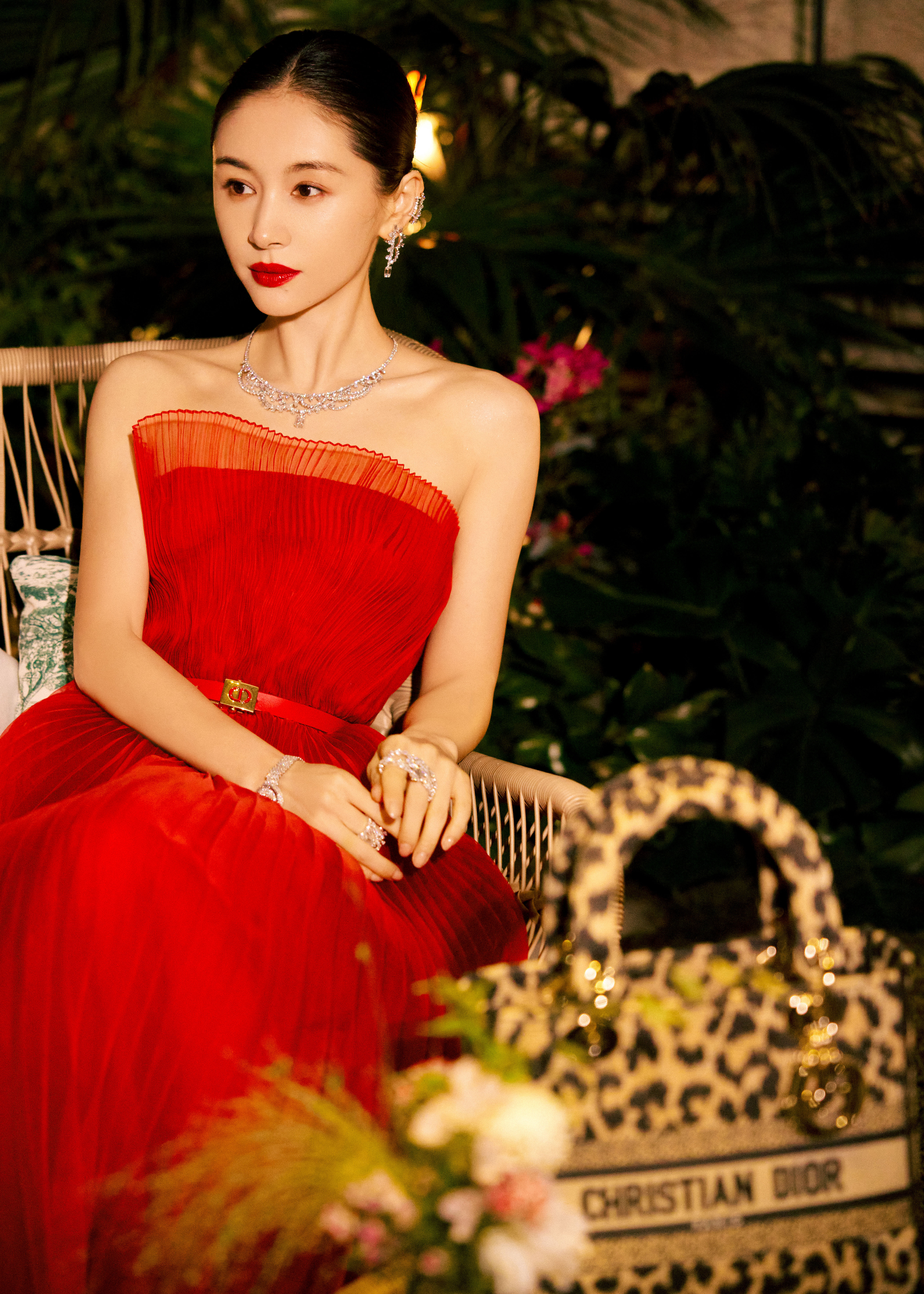 #王子文水光肌##王子文好明艳的美# 今日参加活动的王子文，好美好美！状态也太好