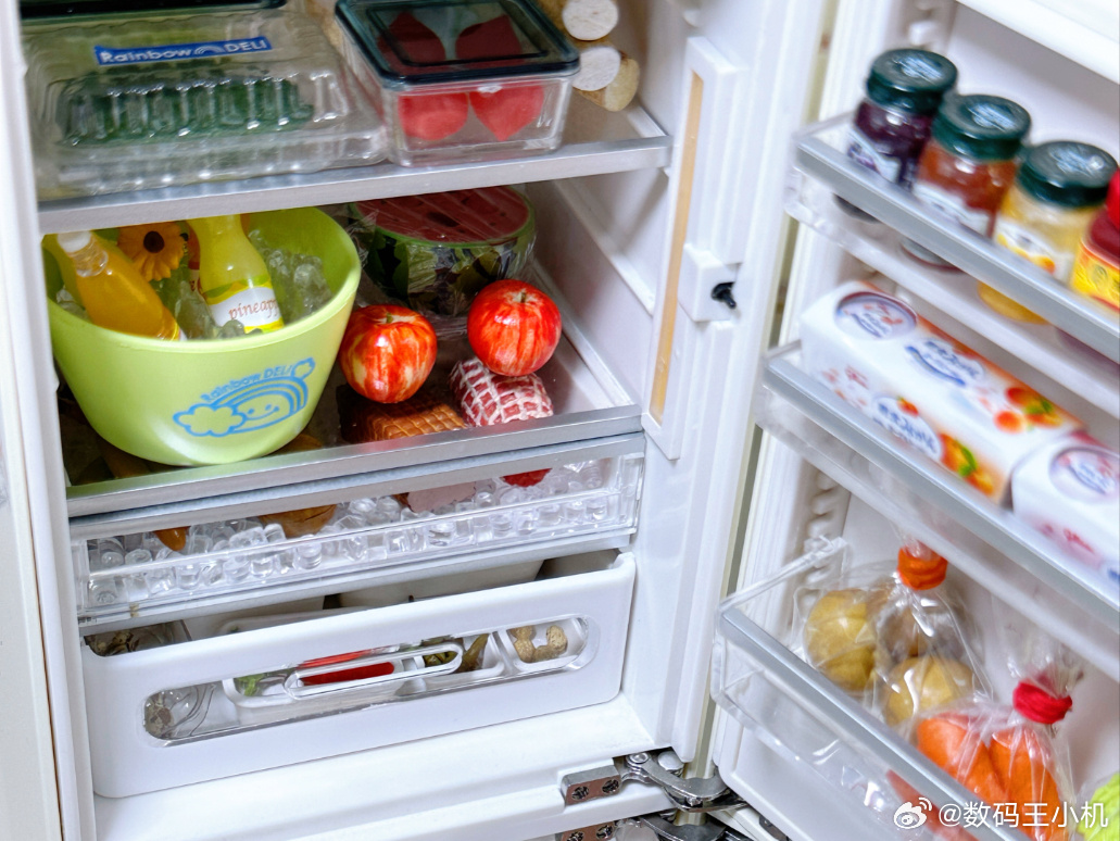 夏天怎么用冰箱更省电其实夏天想让冰箱夏天省电可这么做，先把冷藏室调4℃、冷冻室-
