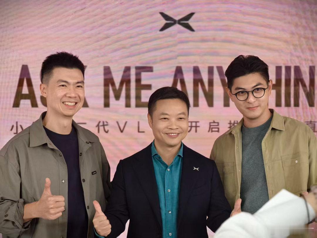 下播后聊了一会，大师兄对VLA2.0很有信心，让我们加大难度去测试，那怎么办？要