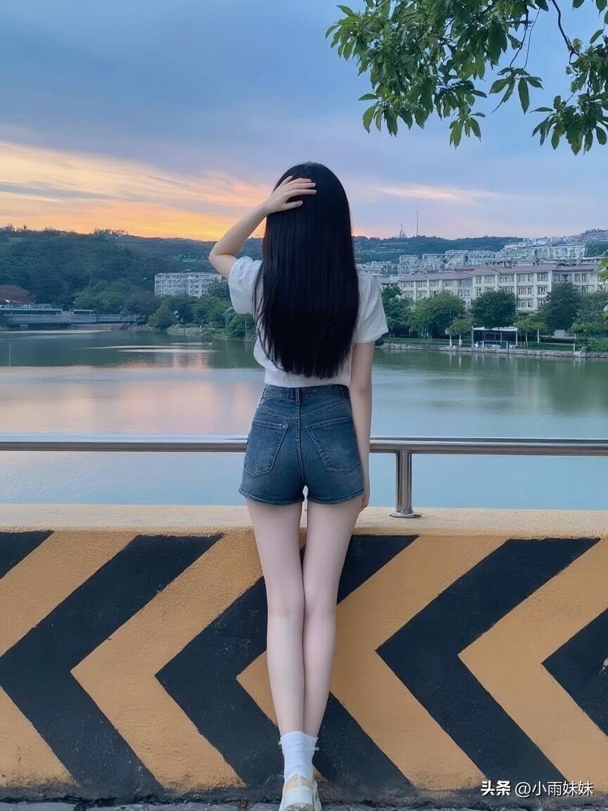 这张是在闽江学院拍的，对面好像是技术学院吧，忘了闽江学院攀岩墙 大学生背影 福州