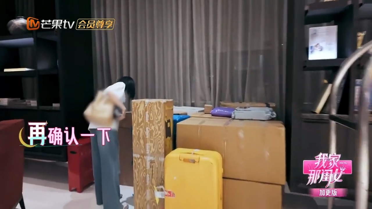 黄灿灿被自己的行李数量惊呆了我家那闺女黄灿灿搬家名场面，看见堆积如山的行李直接懵