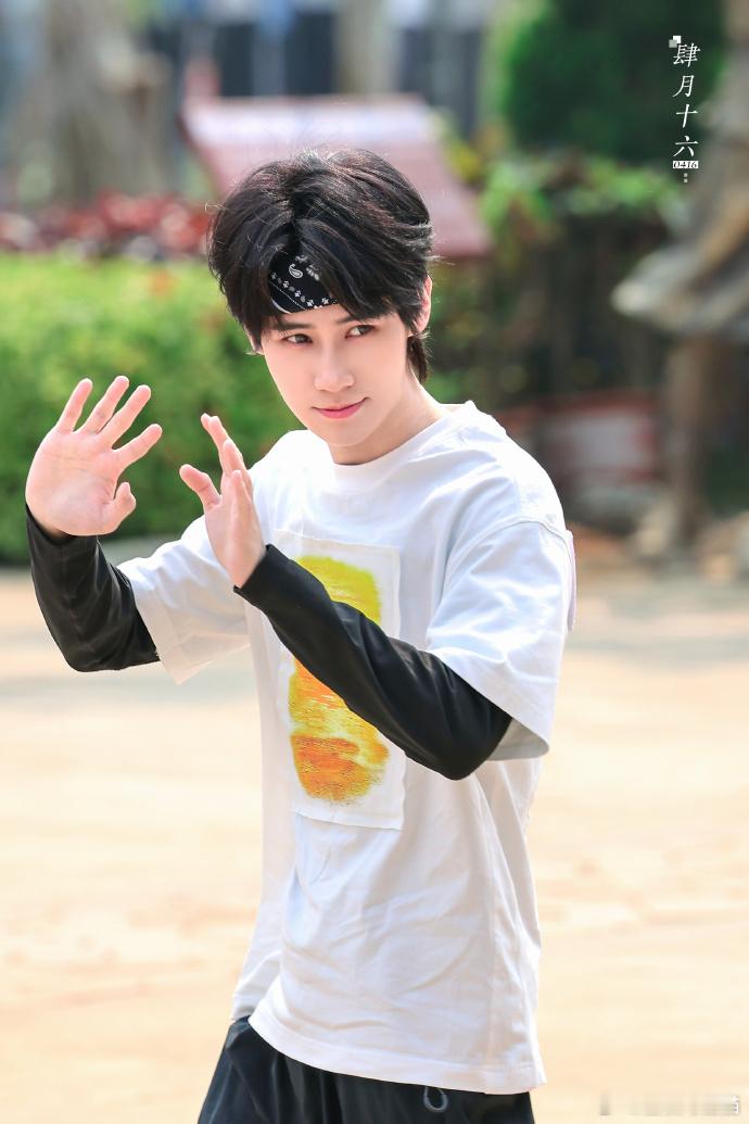 张真源将缺席跑男第二轮录制张真源将缺席跑男发布会 又是因为集训缺席跑男，张真源好