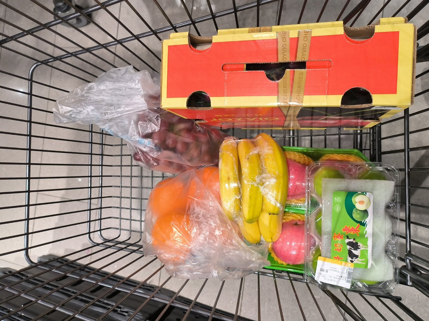 开始准备灶老爷今天的夜宵了嗷[举手]晚些时间要煮点饺子，上车饺子下车面嘛。 ​​