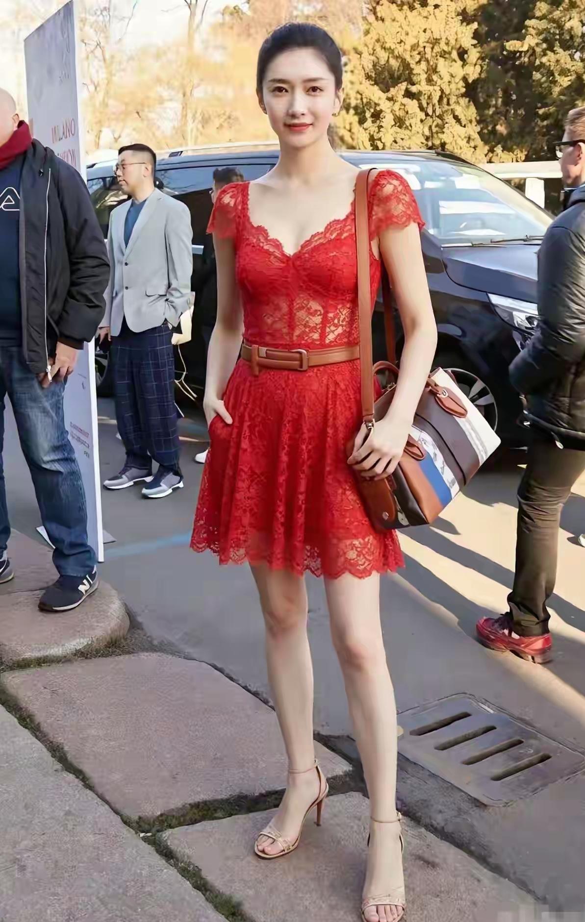 还记得胡歌当年这位前女友吗？
当年郎才女貌，令人好生羡慕，奈何有缘无分遗憾收场。