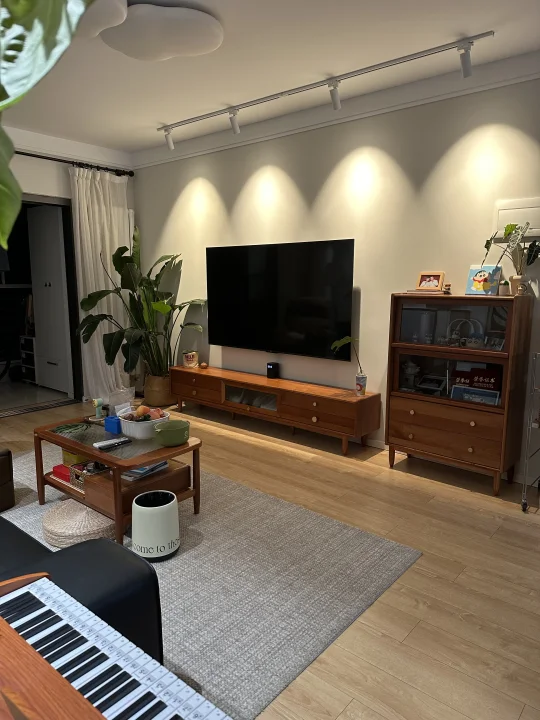 秋日的温馨感是全屋通铺木地板给的