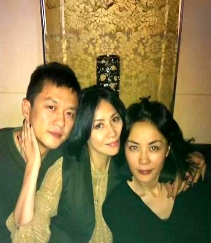 都说刘嘉玲是王菲的保护伞，一个入世一个出世，这话听着挺美，但我觉得有点把王菲看扁