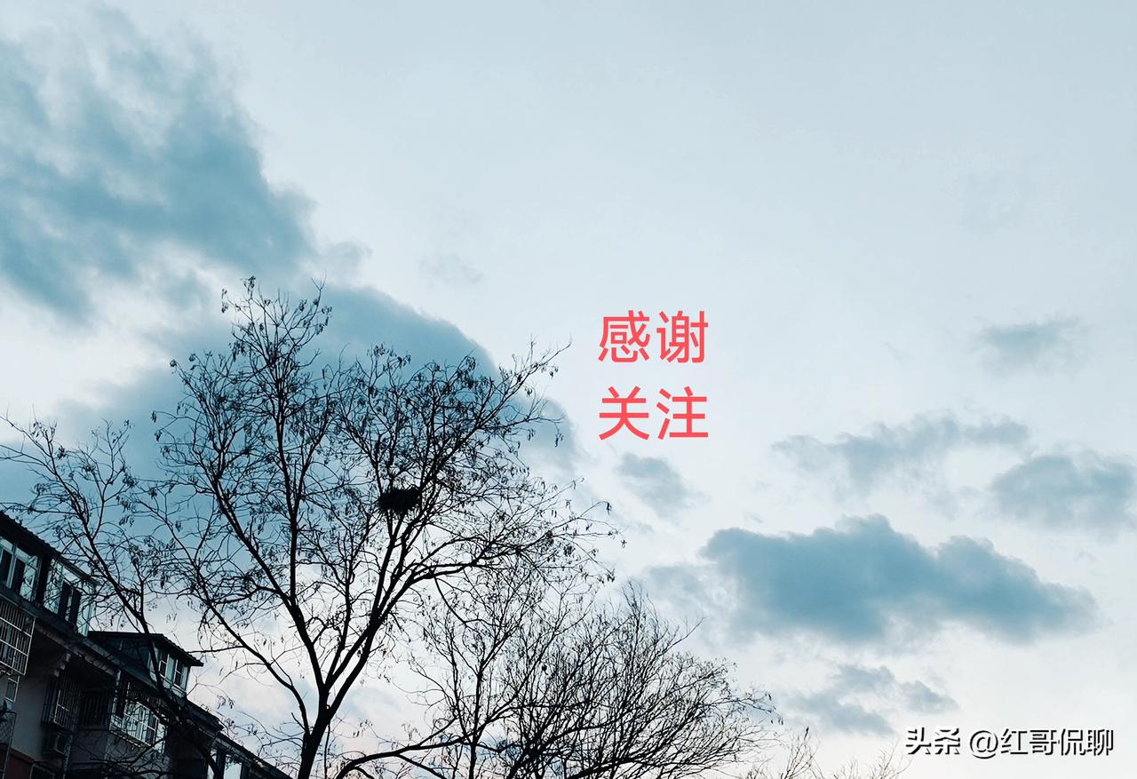 今天早上北京小雨天色阴暗，周六但正常上班，早上开车送丫头上班，发现今天城市道路路