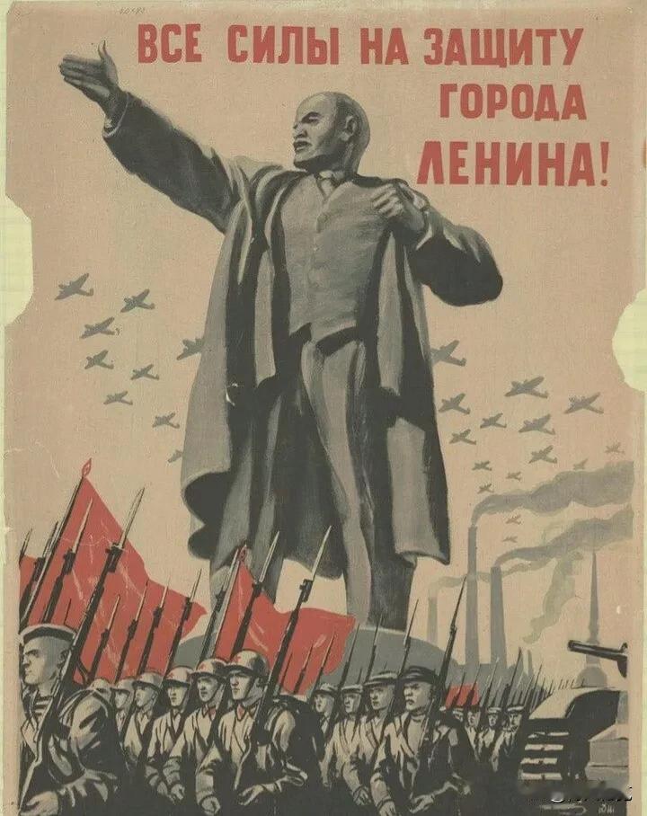 1942 年 7 月，卫国战争中列宁格勒被德军包围，城市受损，人员伤亡，士气低落