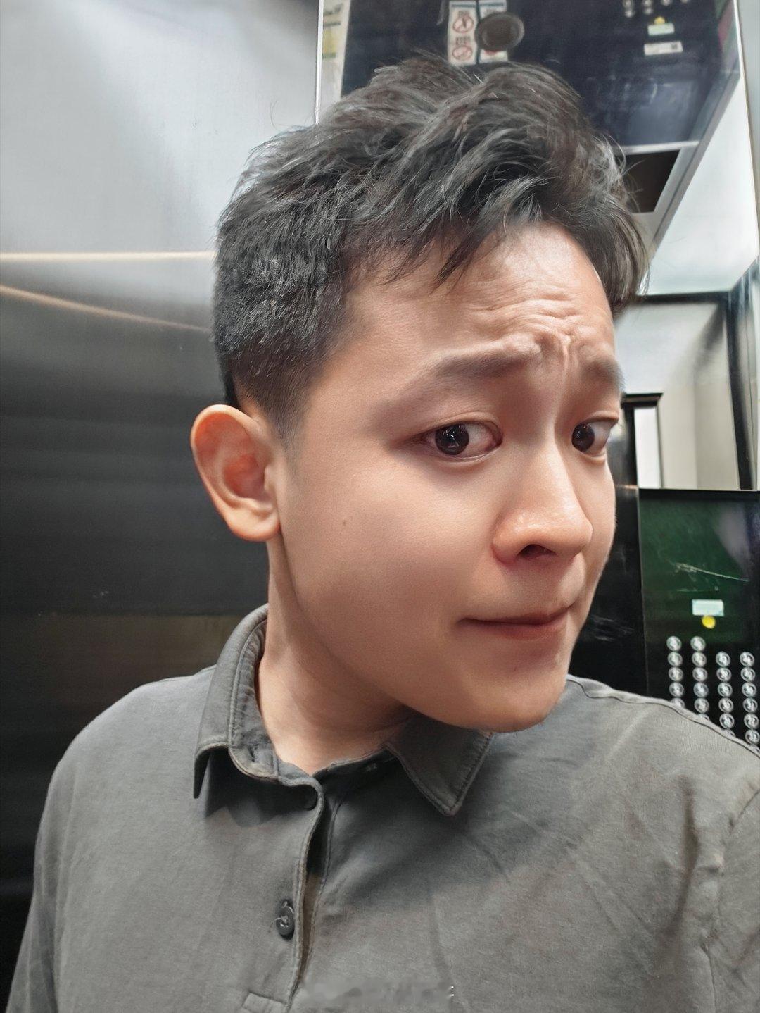 阿饼今天剪了个头，感觉给我剪坏了，还四十多块钱。 