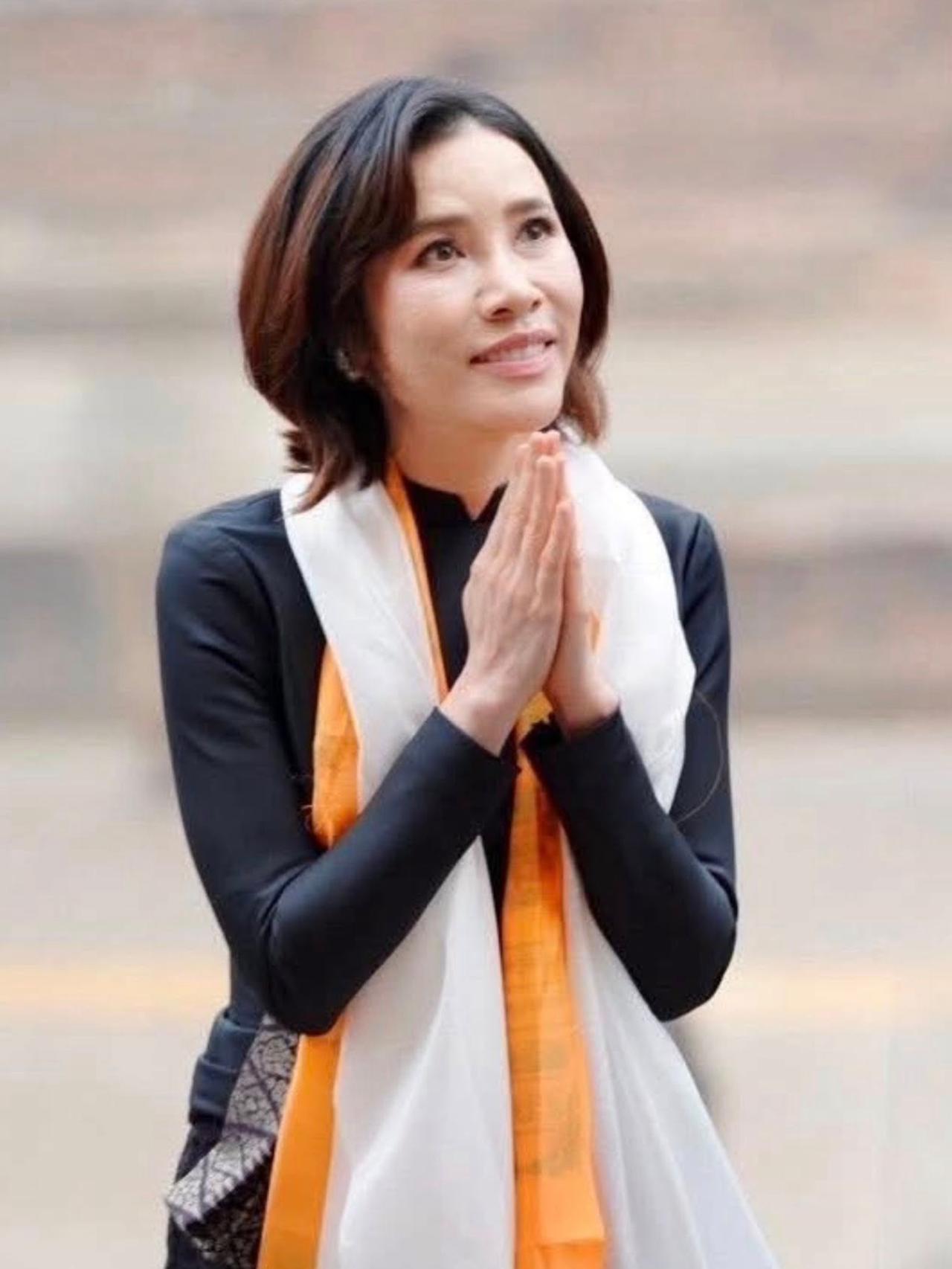 诗妮娜是泰国最美嫔妃，短发造型青春靓丽
2026年1月29日，诗妮娜为了庆祝生日