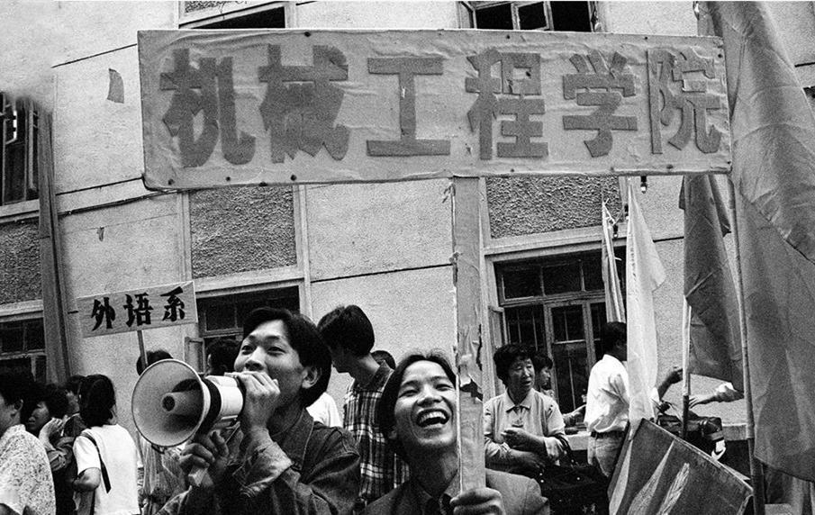 1993年李红涛在狱中发明无刷电机，法院审理后将死刑改判有期徒刑17年，原因是什