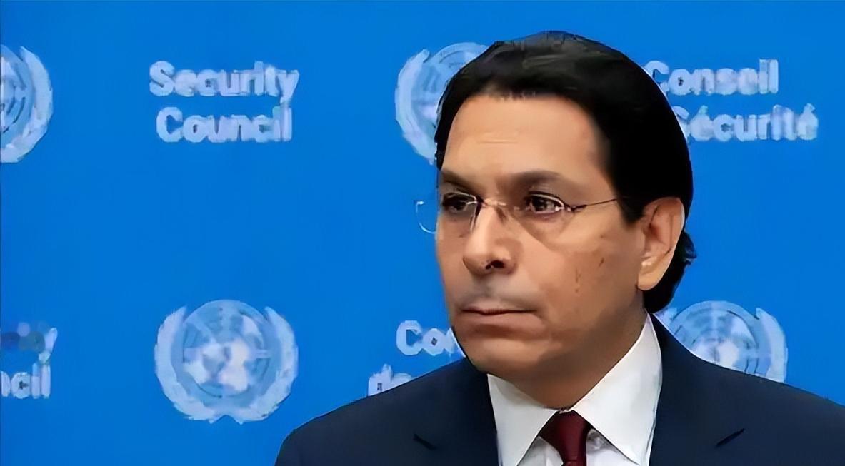 美国都败了，为什么以色列还是如此嚣张？
 
以色列代表在联合国总部，直接对着联合