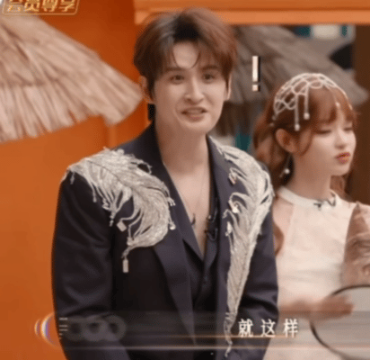 张远怎么全面成这样了张远在《声生不息》里的表现太亮眼了，唱功稳定台风又好，全能型