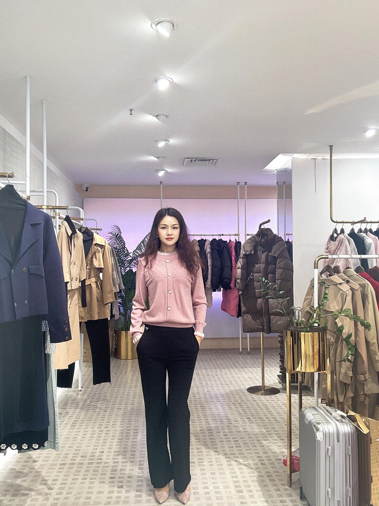 保持平和，温柔自持，人生是自己的舞台。穿搭 台前幕后的努力