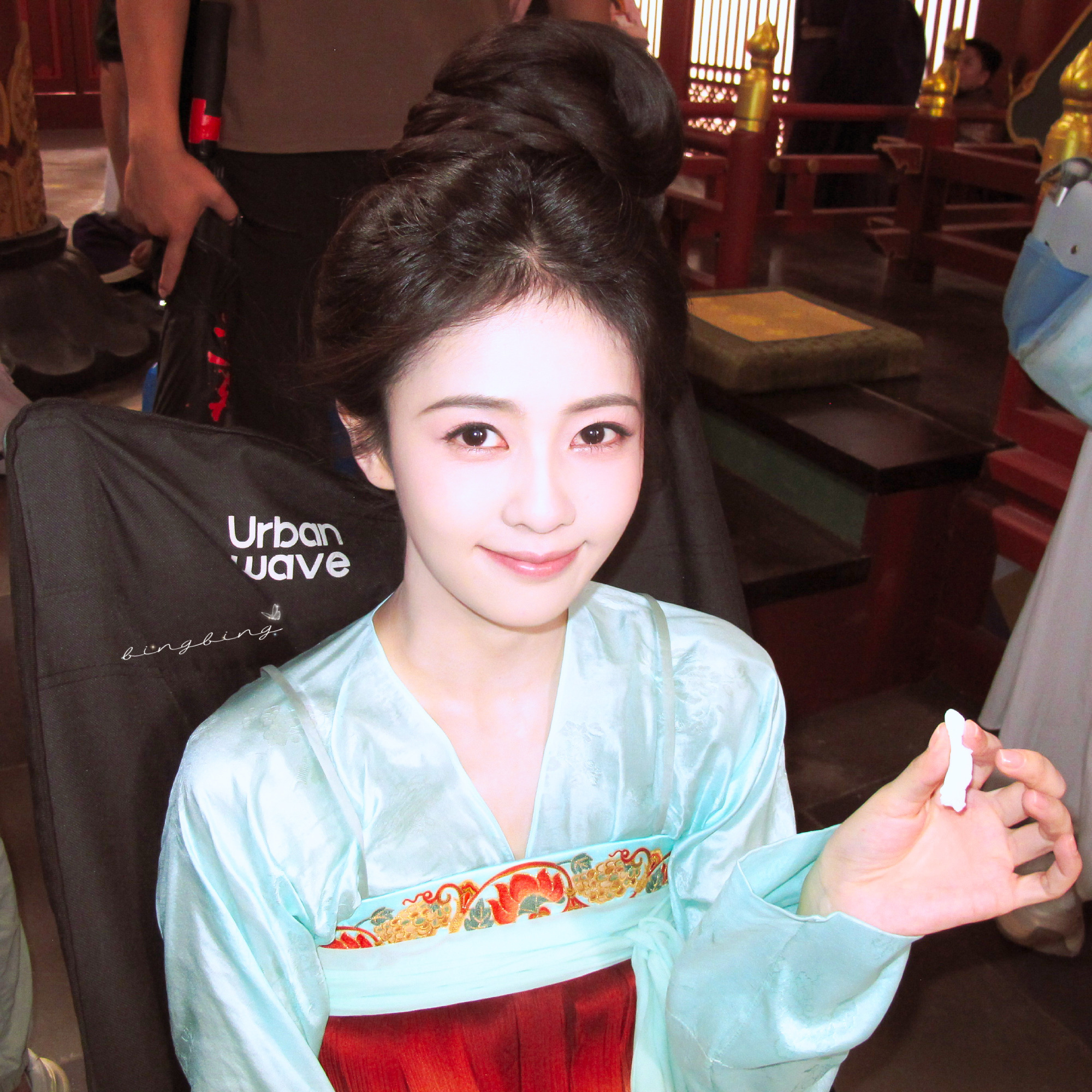 ·白鹿莫离 ·白鹿叶璃﻿ 仲夏之夜，微风轻漾🍃，那丝丝缕缕的风声，宛如我心底最