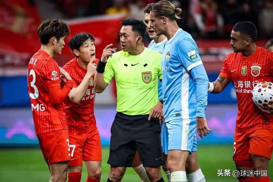 昨晚（3月7日）的中超首轮，上海海港在主场1比2爆冷不敌河南队，遭遇“开门黑”。