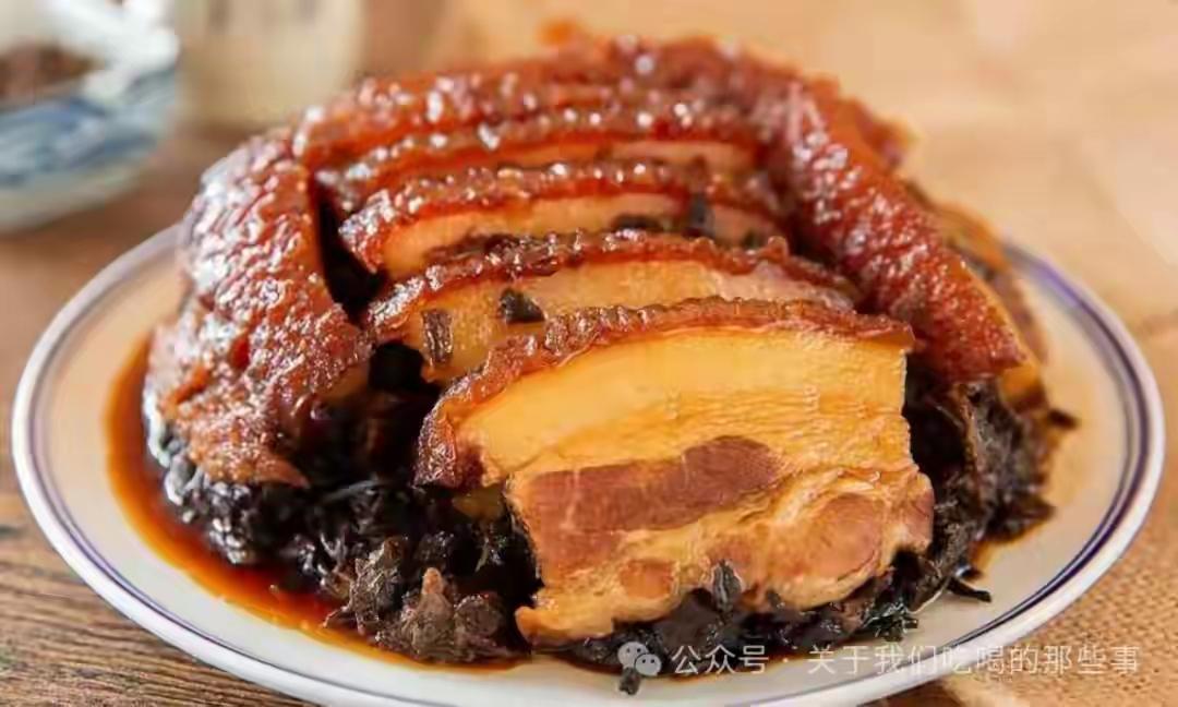 大饭店常使用的预制菜有哪些？
 
【传统大菜】
如梅菜扣肉、红烧肘子、扒猪脸等。