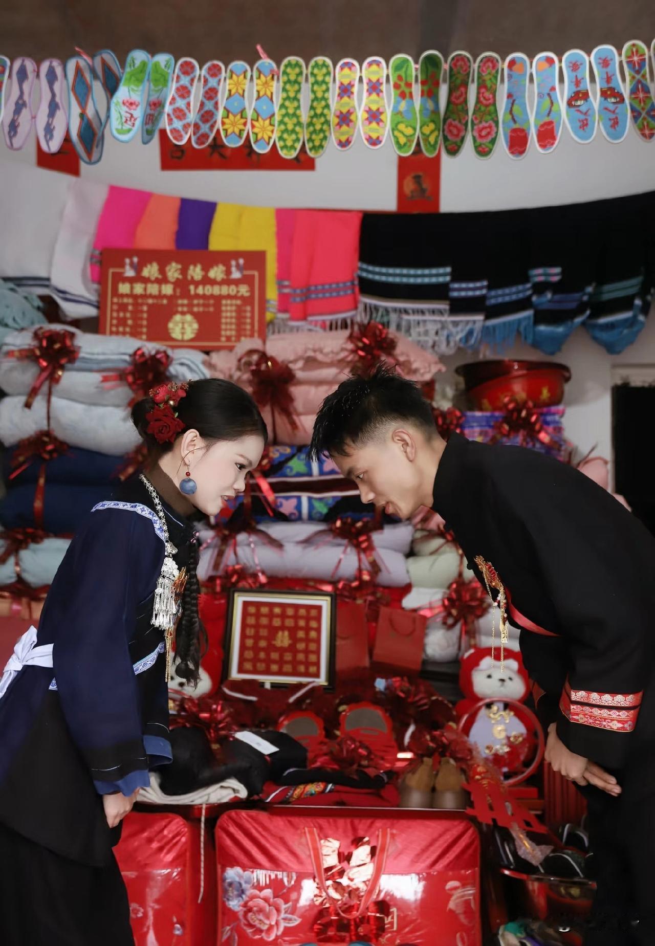 黔南州布依族婚礼上的那些小细节，有历史传承，有深沉亲情，有人间烟火！
     