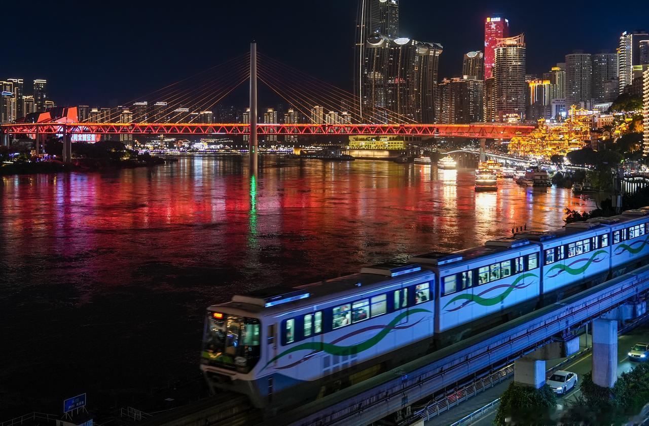 一直奔跑在追梦的路上，无论年龄，不管朝阳迟暮，都是人生好时节。晚安 （图/运营一