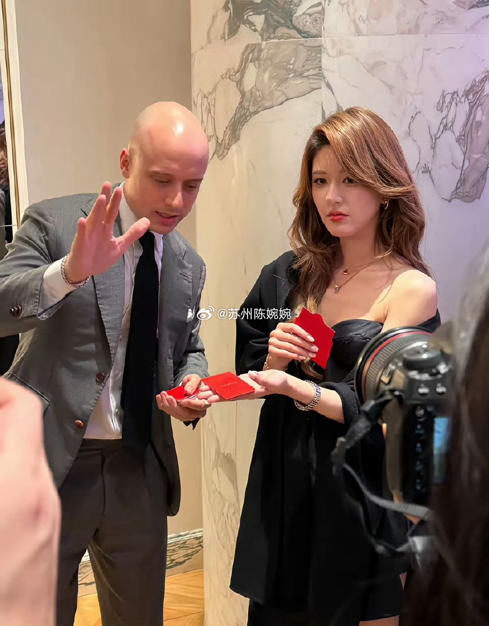 不怪那么多人想娶她，真人确实美若天仙。 