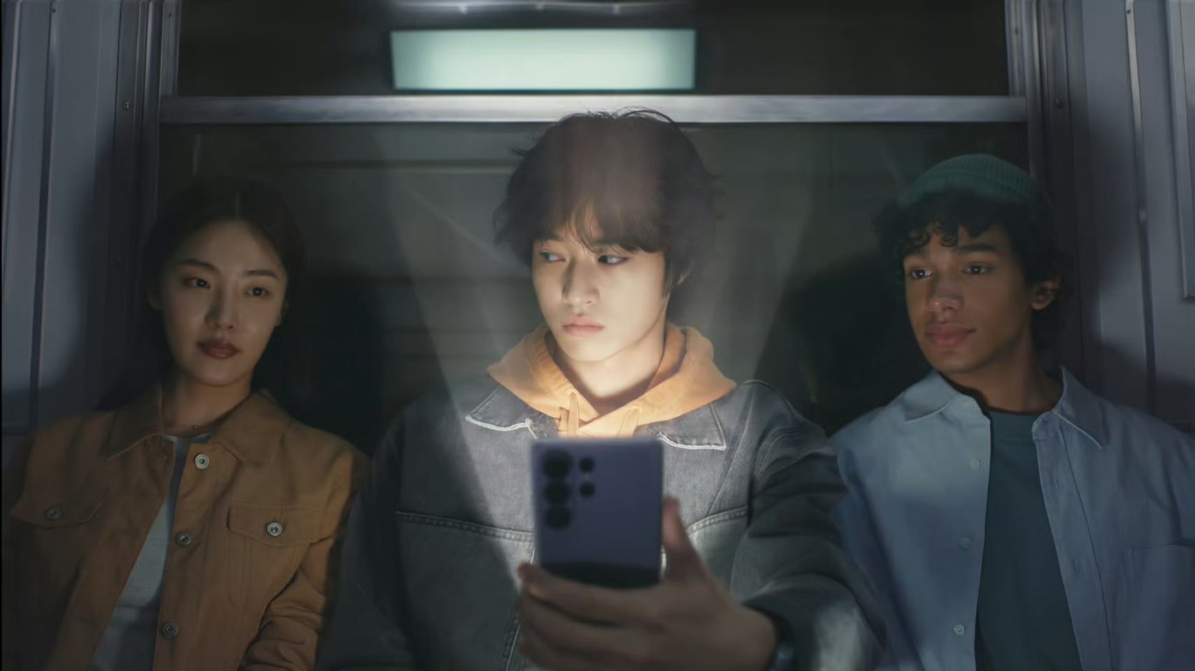 三星首款防窥屏手机发布直接上硬件，防窥屏手机比单纯的用防窥贴膜好太多 