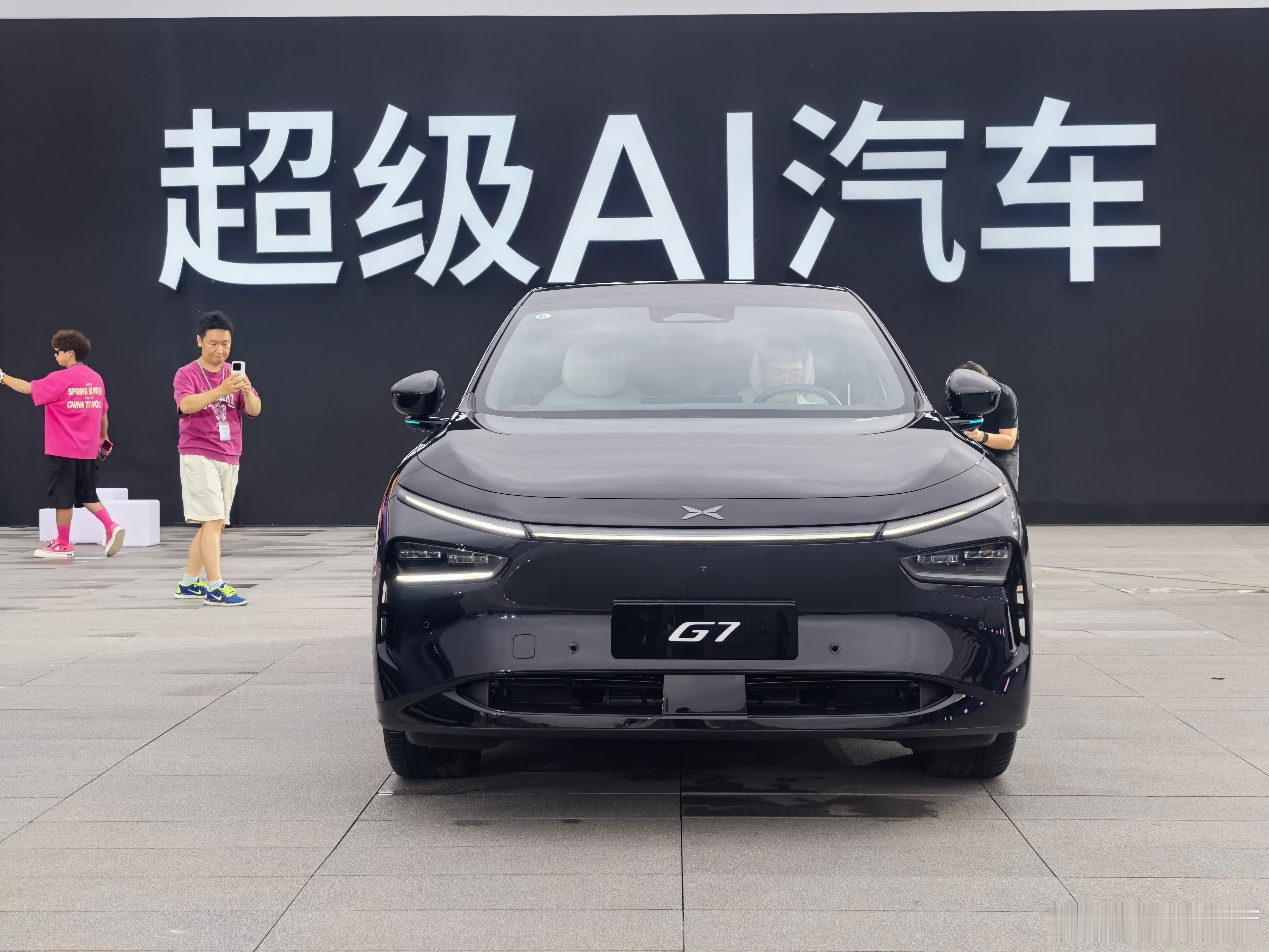 小鹏G7太香了 离有价格还有一个半小时，入门版21万上下可能性大。就看使用图灵芯