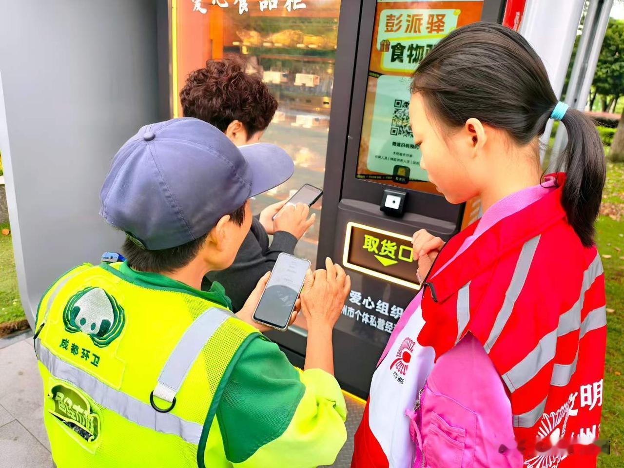 志愿者长期坚守食物驿站，常态化为孤寡老人、困境家庭、残障人士等特殊人群提供暖心志