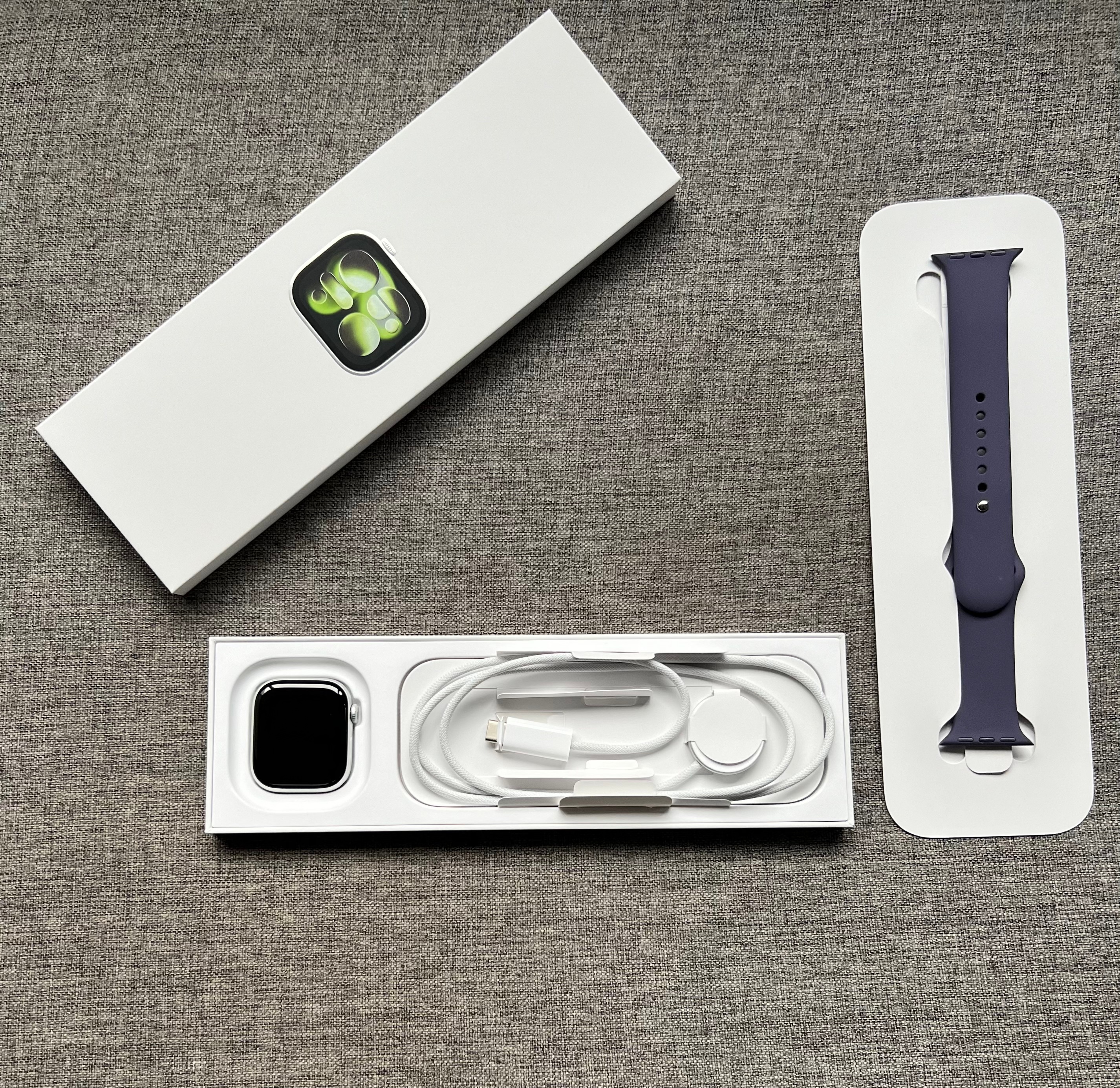 Apple Watch S11 42mm GPS 铝金属银色+雾紫色表带M/L，