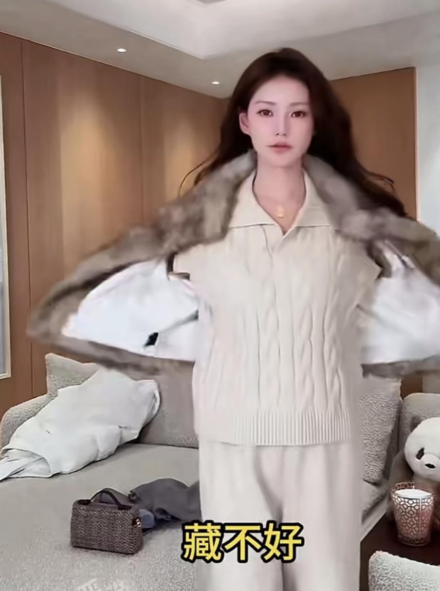这是迄今为止我发现的唯一两张马筱梅当时怀孕的照片！
因为她的这个肚子好像几天有，