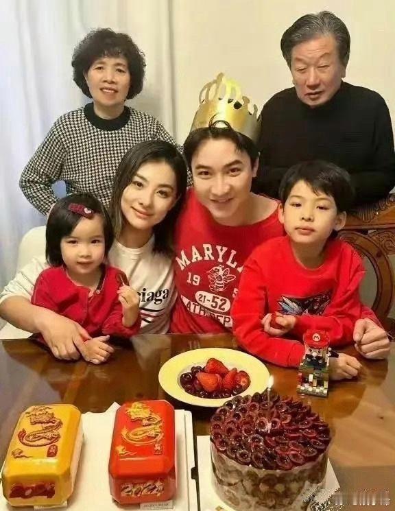 刘璇全家福上线了！儿女双全，家庭和睦，让人羡慕不已！ ​​​