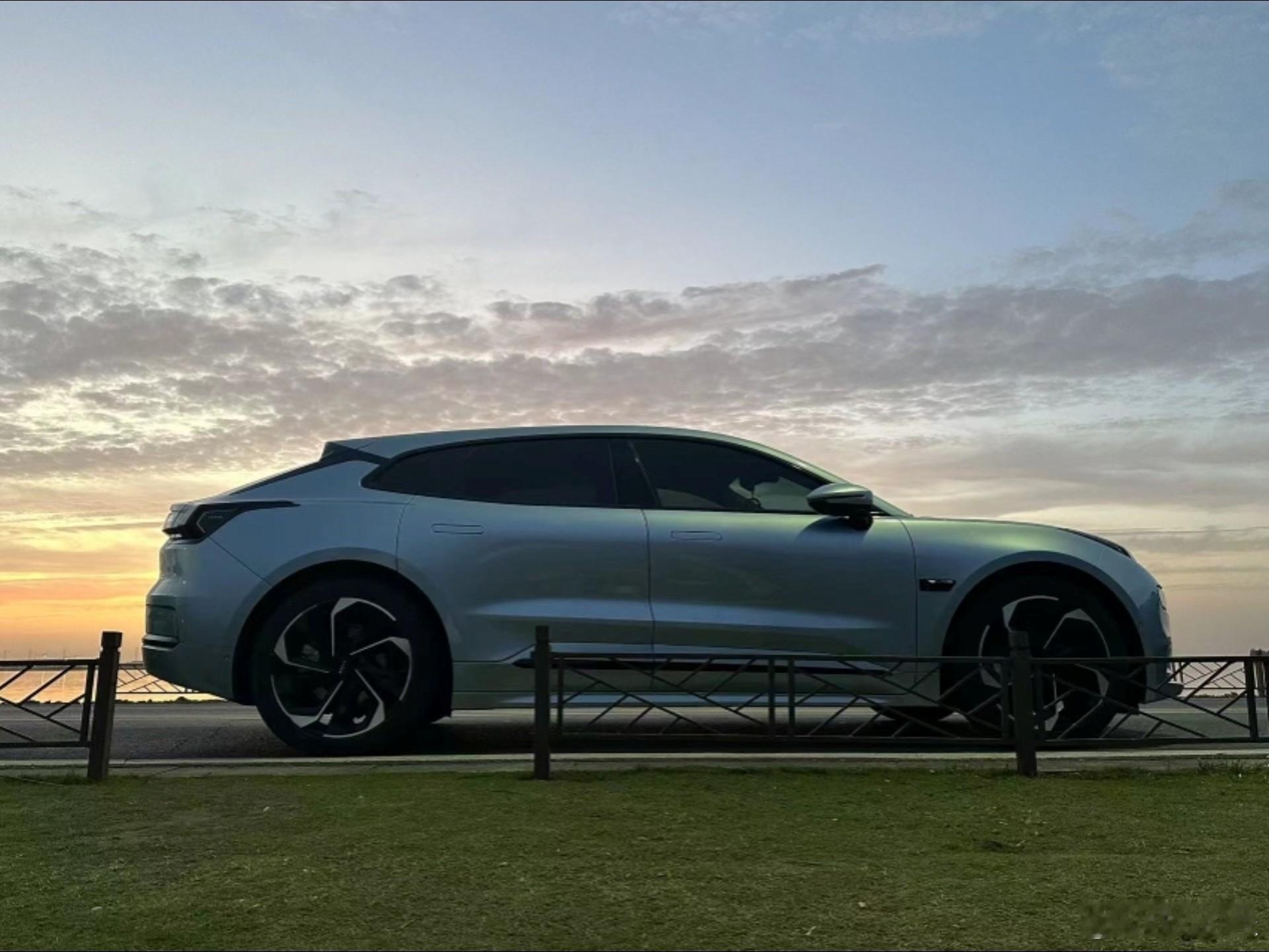 极氪汽车 宣布从纽交所退市，结束一年半的资本旅程。此举非败退，实为吉利战略调整的