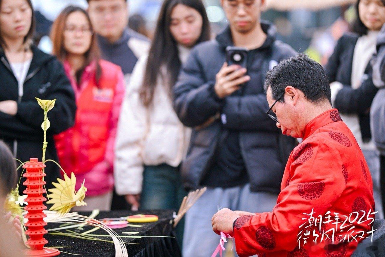 潮拜2025微风派对 山海放映厅今晚依旧爆满，老少皆宜的电影放映，海风吹来欢声笑