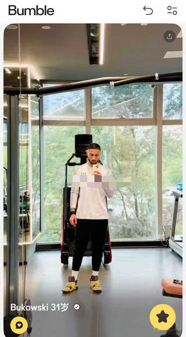 外籍留学生水牛的事件还未冷清，又一起类似事件在网络燃爆。

据社交网络流传，一名