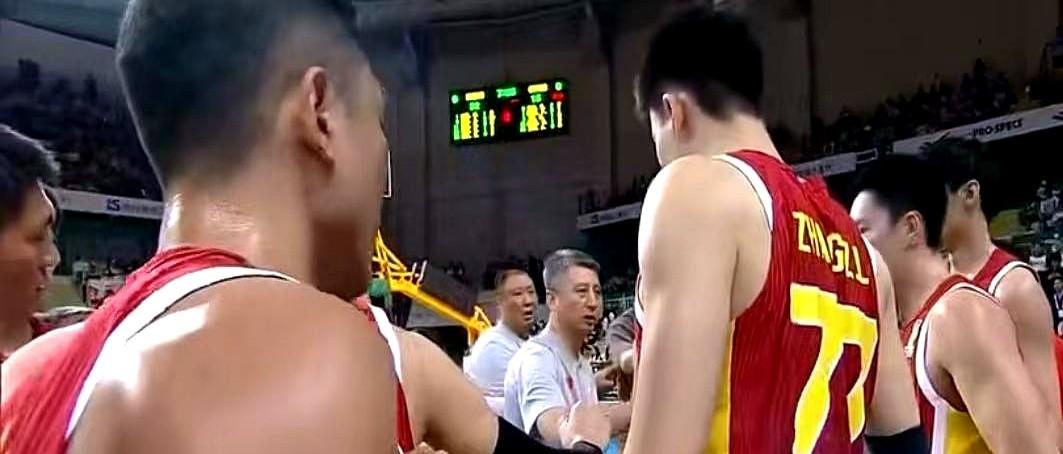 中国男篮世预赛两连败，大比分负于韩国男篮

这场76:90惨败被韩国双杀，首节仅