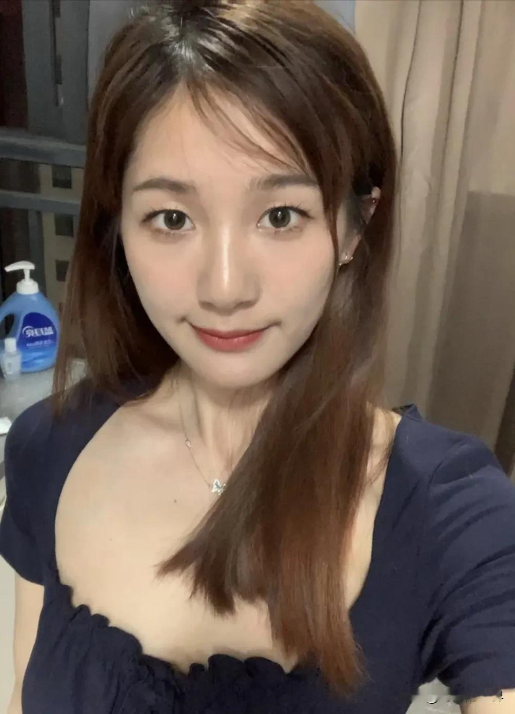 为了睡着，我假装闭上眼睛，把思想放空。可是……
该死的失眠，头脑里越想越多，越想