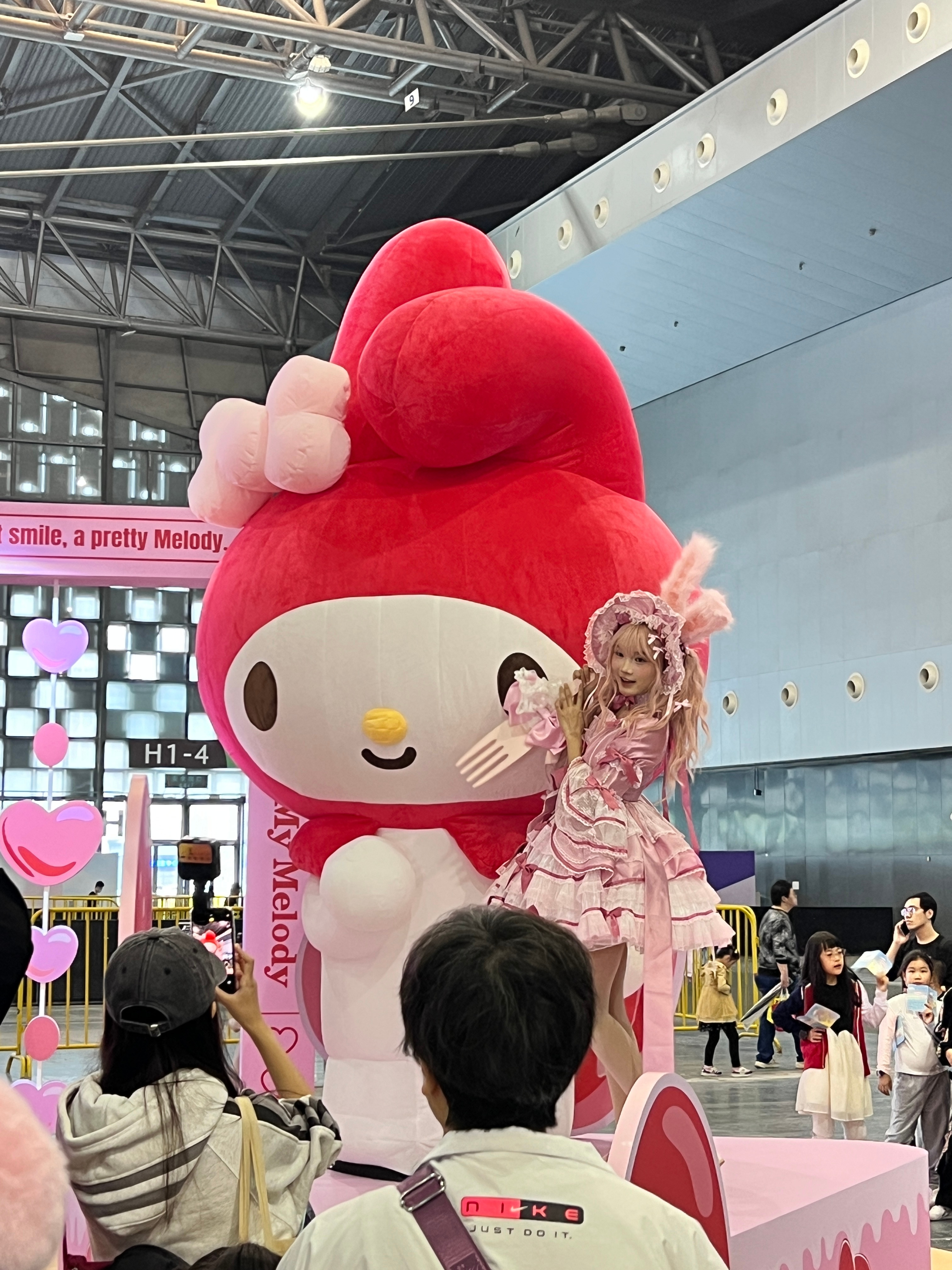 好家伙！！好家伙！！#在嗨翻节见到了HelloKitty打碟##三丽鸥嗨翻节现场