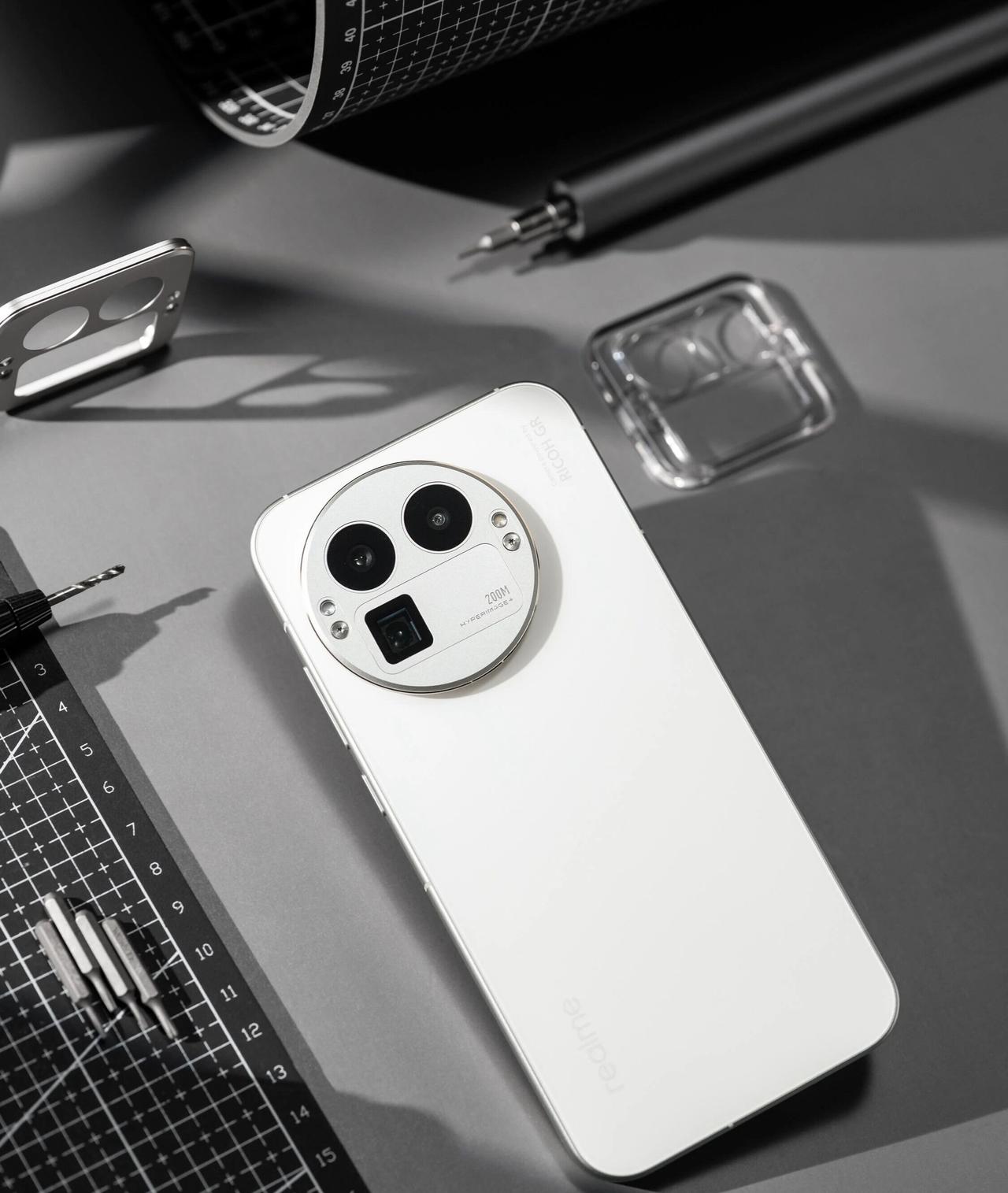 真我GT8 Pro上手体验：怎么玩，怎么拍，都随你真我GT8 Pro正是将玩出点