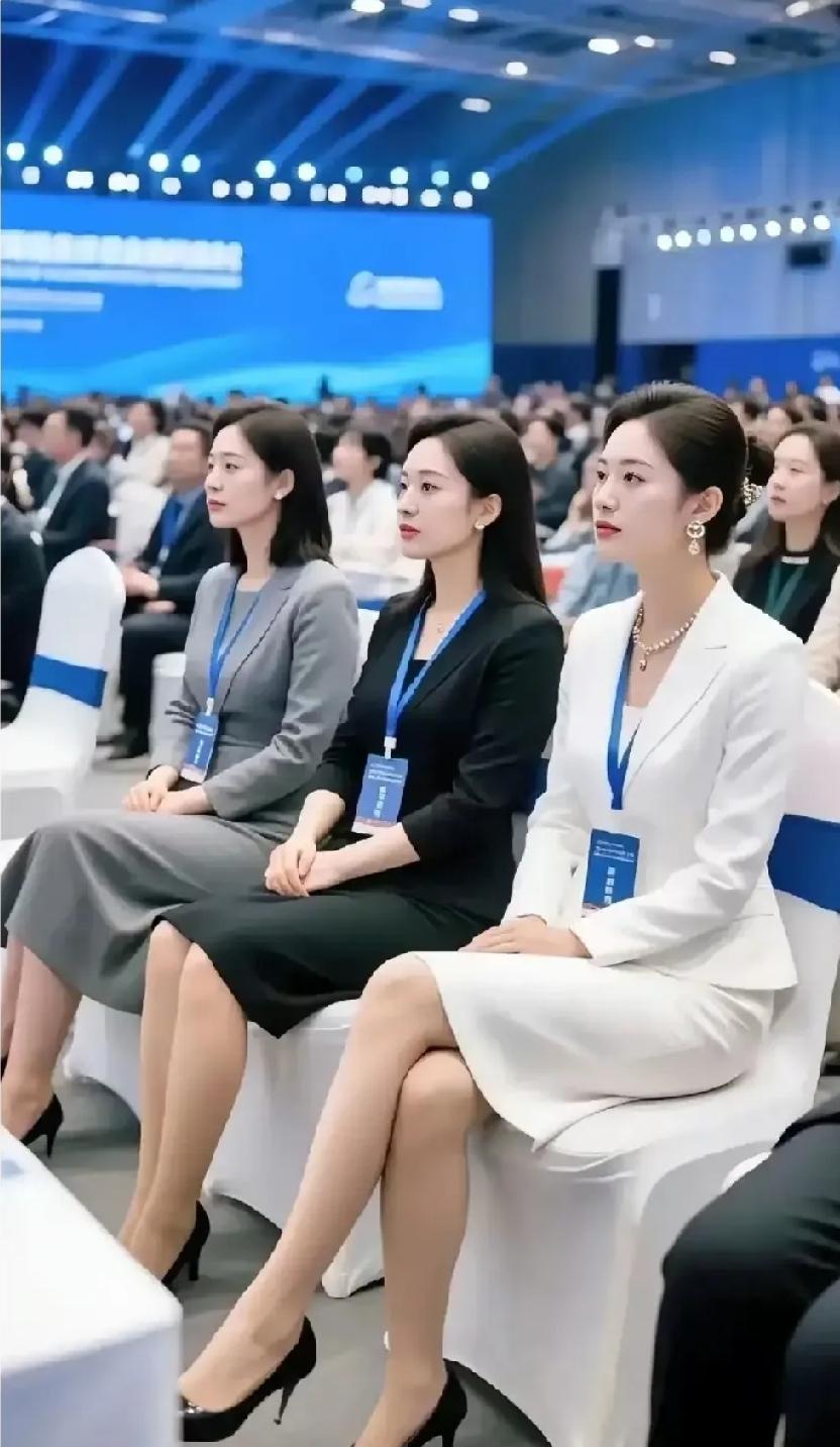 我敢打包票，普通男人根本驾驭不了这样的女人！

没有雄厚的财力与人脉，压根很难走