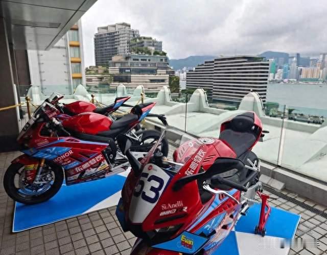 连香港议员都抢着订！张雪机车首批交付香江，WSBK冠军车彻底火了