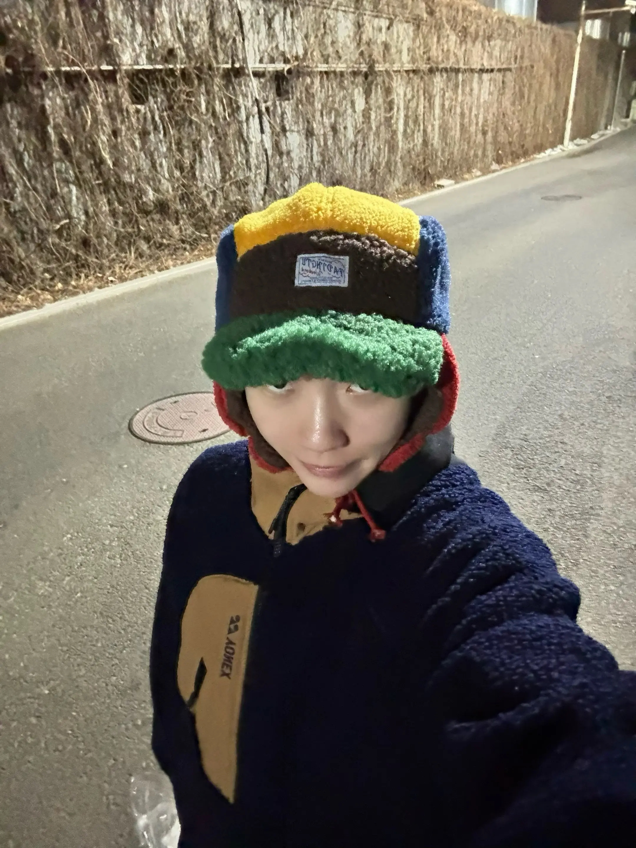 魏雅欣dy更新：狒狒送我的帽子 我非常喜欢 谢谢陈芳卉谢谢我的朋友🤓😘😘陈