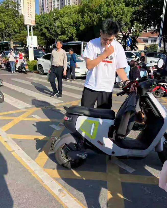 张雪峰去世头七这天，公司总经理武亮发了一篇长文悼念，里面不仅说了对公司未来的安排