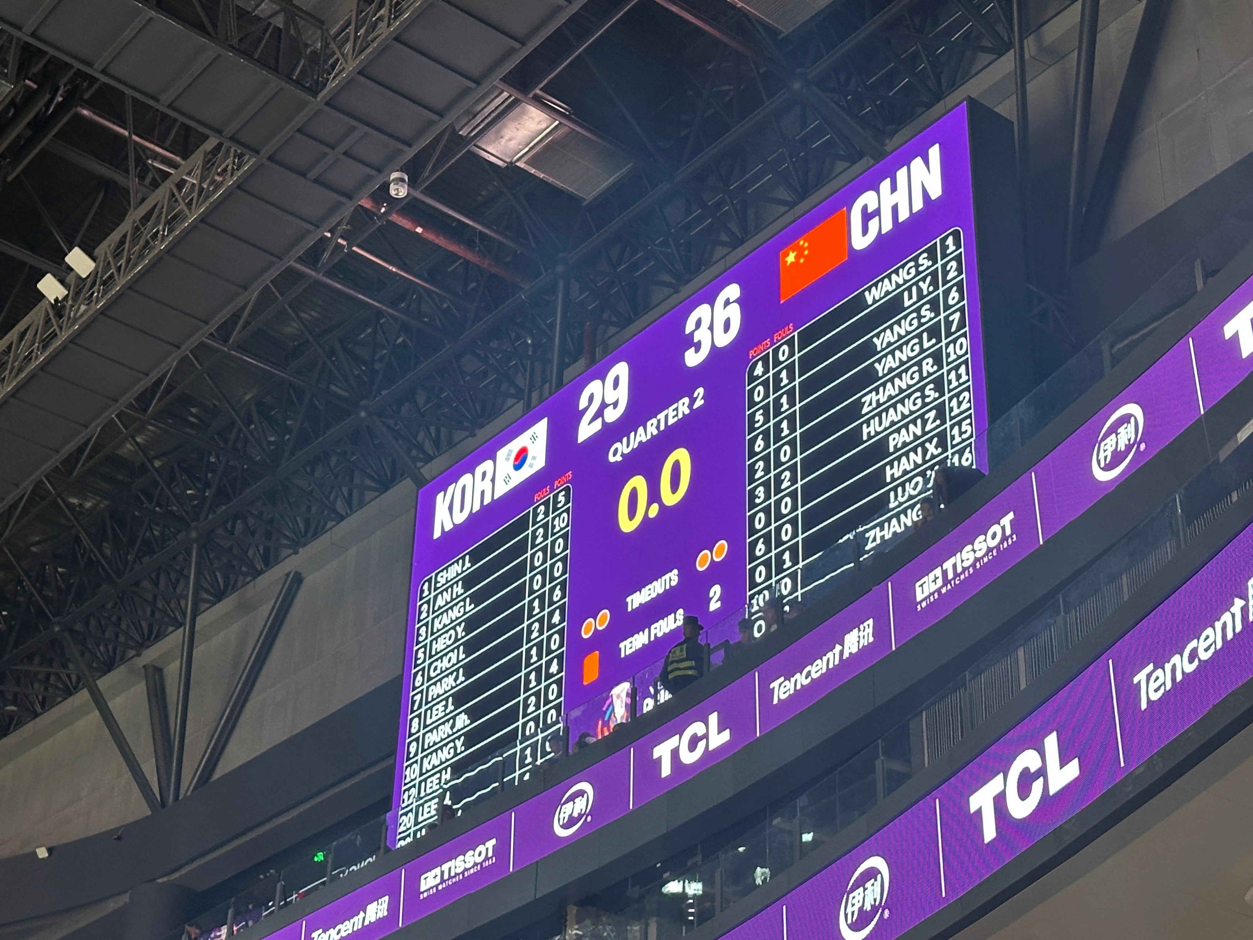 中国女篮vs韩国女篮 中国女篮半场微弱领先韩国，下半场要调整的是传接球成功率、遇