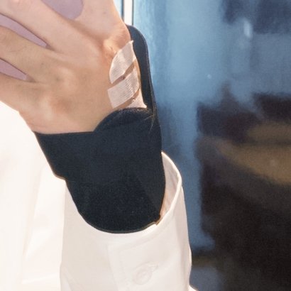 曹恩齐 💙曹恩齐不ng的日常“让大雨打破了所有的阴霾 我想你早就已无可替代”